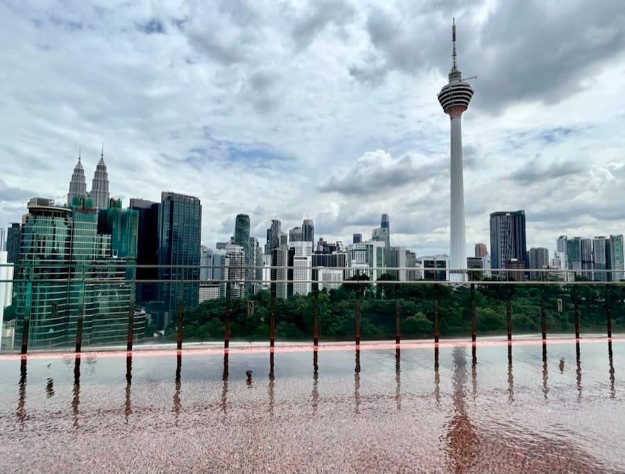 #221 M101 Dang Wangi Klcc View Pool By Livin Hotel Kuala Lumpur Exterior photo